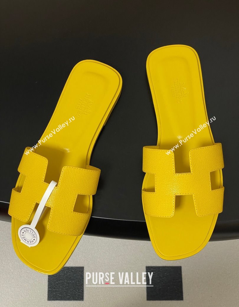 Hermes Oran Classic Flat Slides Sandal in Palm-Grained Calfskin Bright Yellow 2025 0819 (MD-250819014)