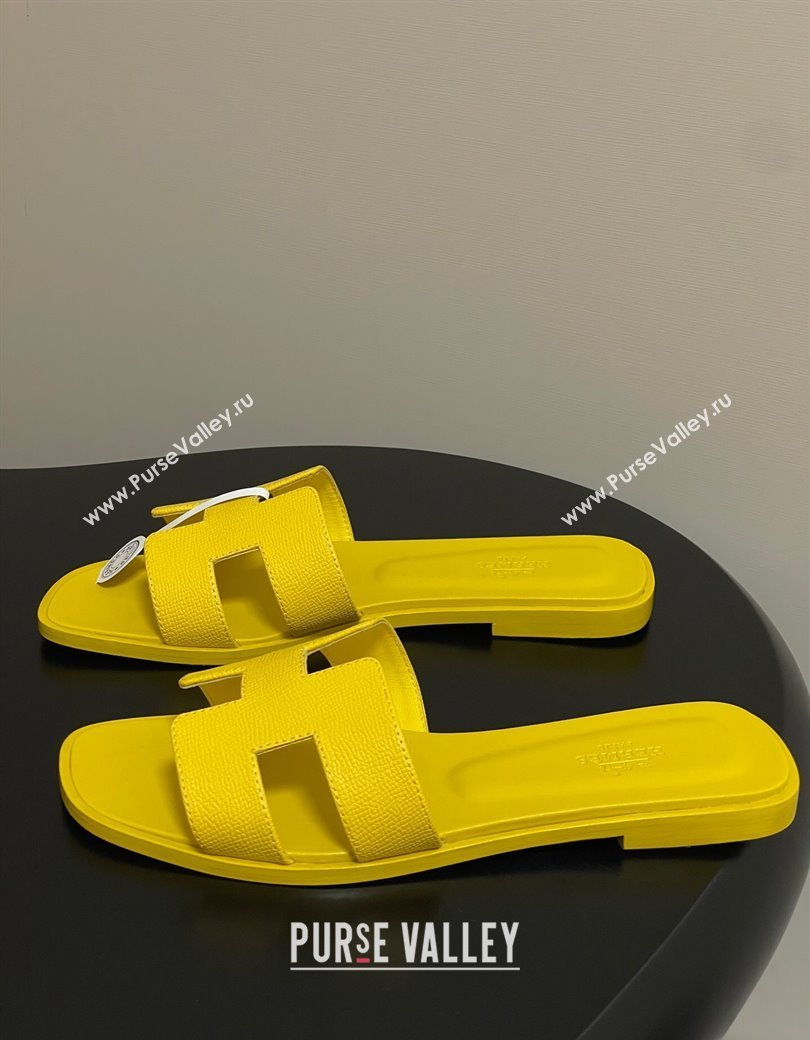 Hermes Oran Classic Flat Slides Sandal in Palm-Grained Calfskin Bright Yellow 2025 0819 (MD-250819014)