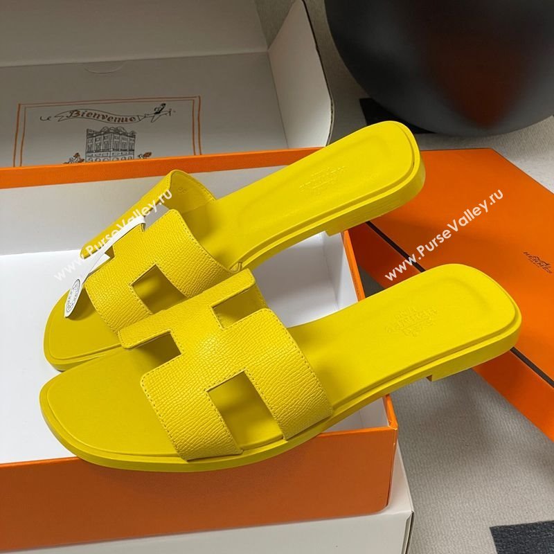Hermes Oran Classic Flat Slides Sandal in Palm-Grained Calfskin Bright Yellow 2025 0819 (MD-250819014)