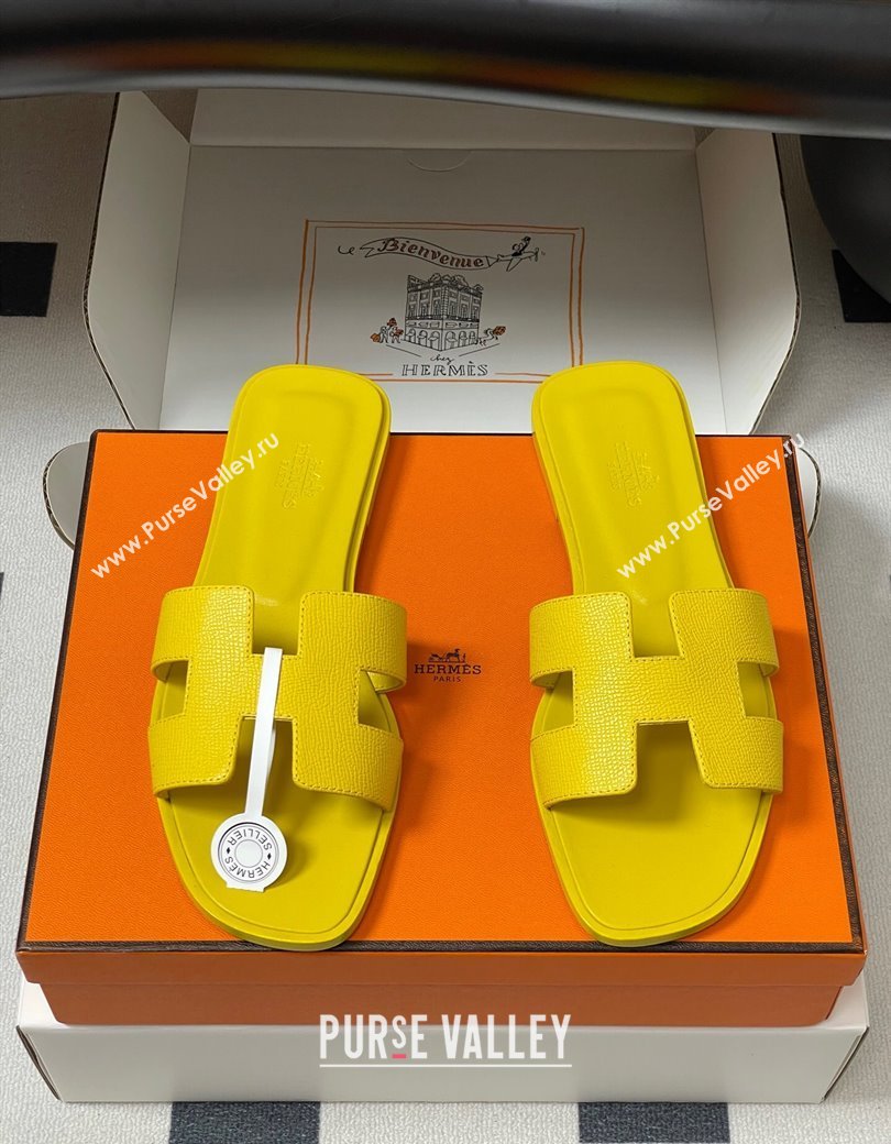 Hermes Oran Classic Flat Slides Sandal in Palm-Grained Calfskin Bright Yellow 2025 0819 (MD-250819014)