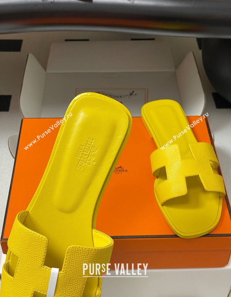 Hermes Oran Classic Flat Slides Sandal in Palm-Grained Calfskin Bright Yellow 2025 0819 (MD-250819014)