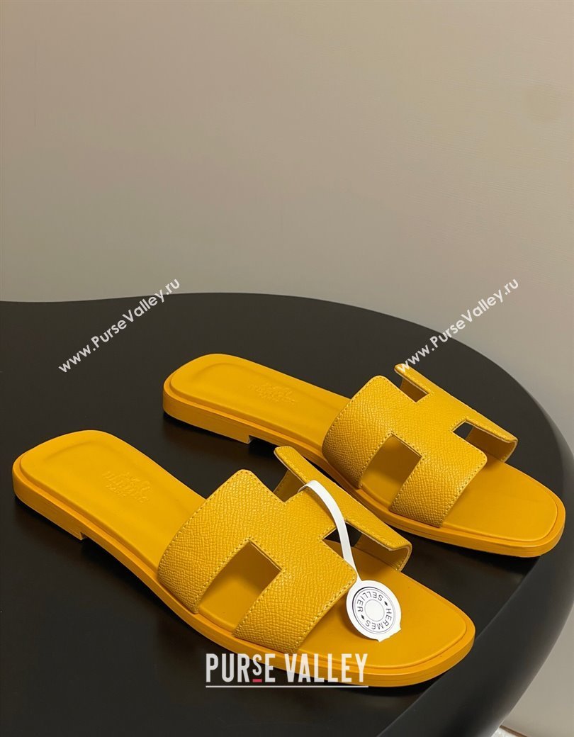 Hermes Oran Classic Flat Slides Sandal in Palm-Grained Calfskin Dark Yellow 2025 0819 (MD-250819015)