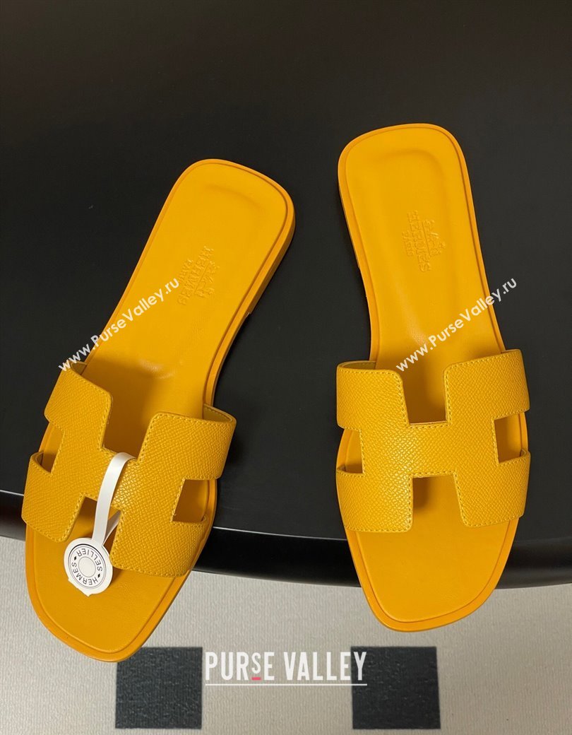 Hermes Oran Classic Flat Slides Sandal in Palm-Grained Calfskin Dark Yellow 2025 0819 (MD-250819015)