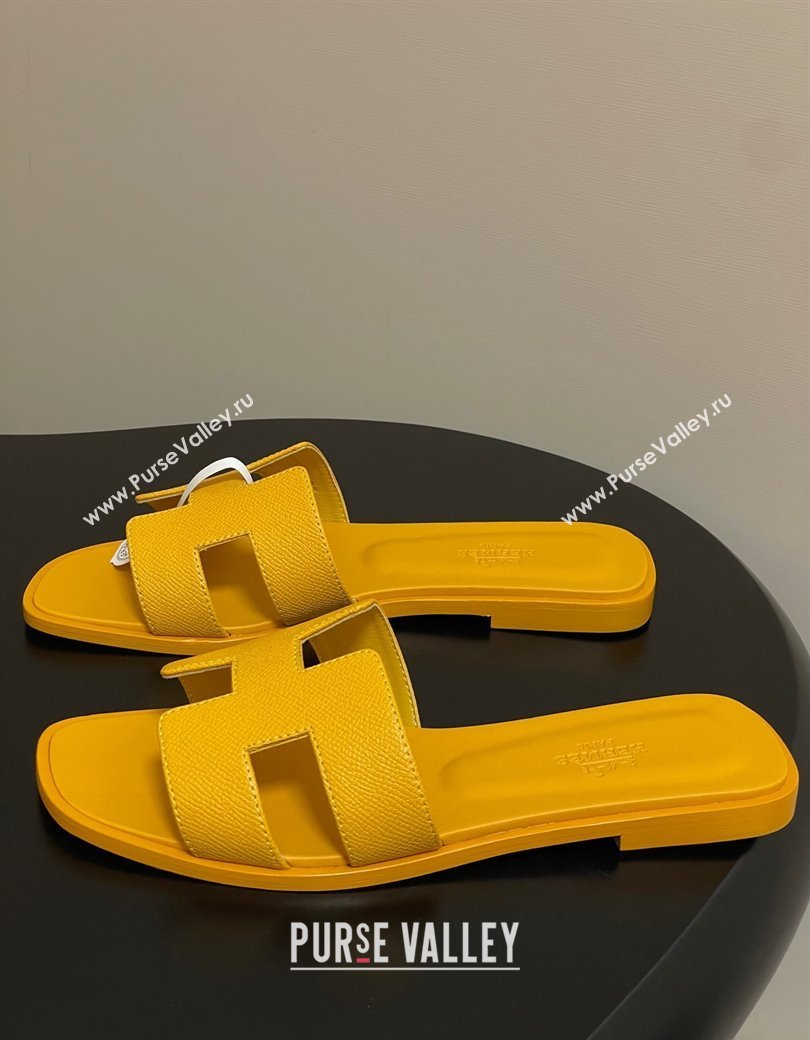 Hermes Oran Classic Flat Slides Sandal in Palm-Grained Calfskin Dark Yellow 2025 0819 (MD-250819015)