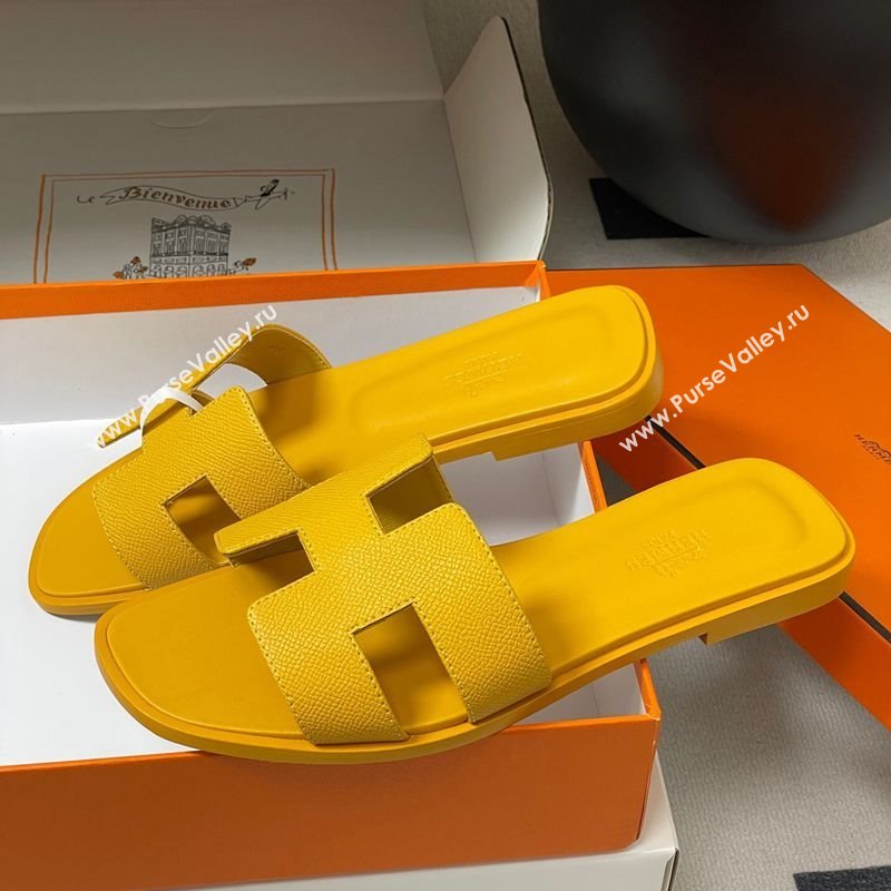 Hermes Oran Classic Flat Slides Sandal in Palm-Grained Calfskin Dark Yellow 2025 0819 (MD-250819015)