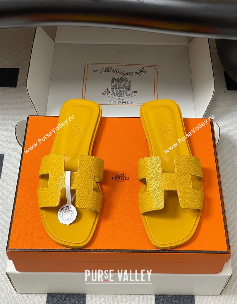 Hermes Oran Classic Flat Slides Sandal in Palm-Grained Calfskin Dark Yellow 2025 0819 (MD-250819015)