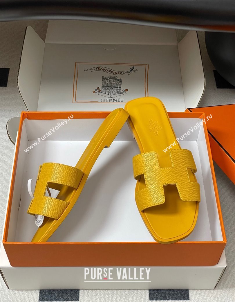 Hermes Oran Classic Flat Slides Sandal in Palm-Grained Calfskin Dark Yellow 2025 0819 (MD-250819015)
