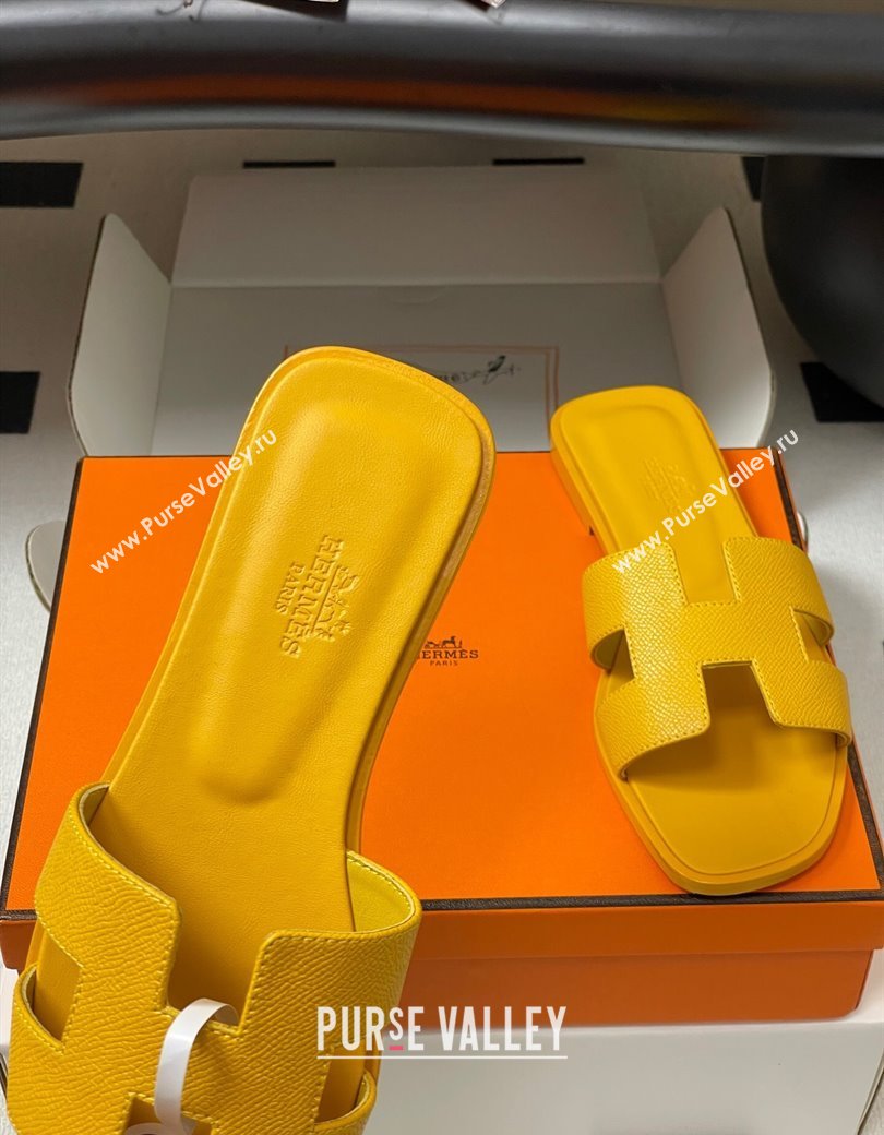 Hermes Oran Classic Flat Slides Sandal in Palm-Grained Calfskin Dark Yellow 2025 0819 (MD-250819015)