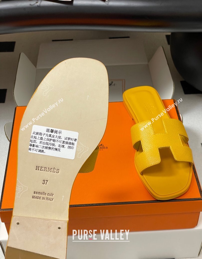 Hermes Oran Classic Flat Slides Sandal in Palm-Grained Calfskin Dark Yellow 2025 0819 (MD-250819015)