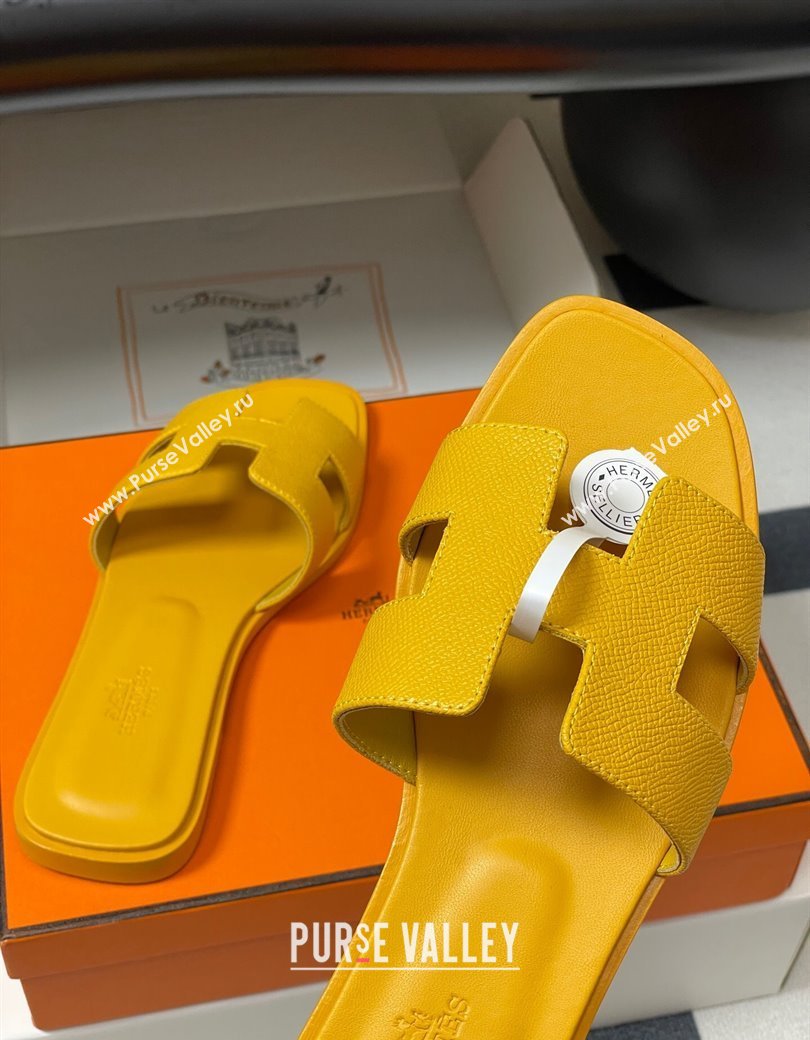 Hermes Oran Classic Flat Slides Sandal in Palm-Grained Calfskin Dark Yellow 2025 0819 (MD-250819015)
