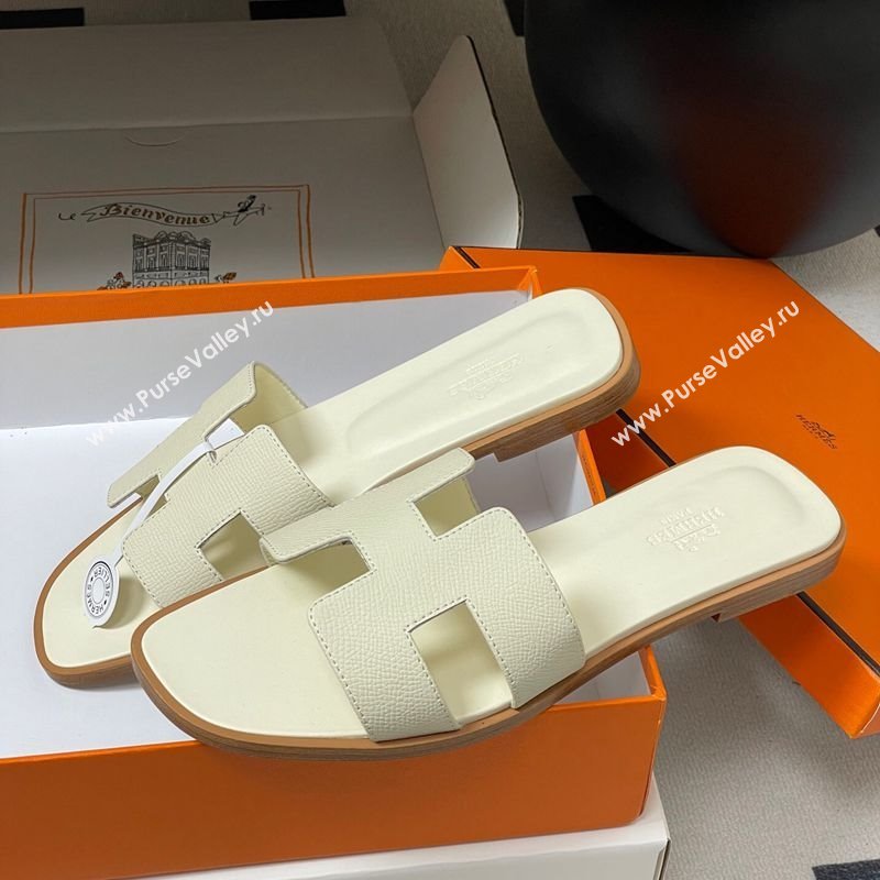 Hermes Oran Classic Flat Slides Sandal in Palm-Grained Calfskin Pale Yellow 2025 0819 (MD-250819002)