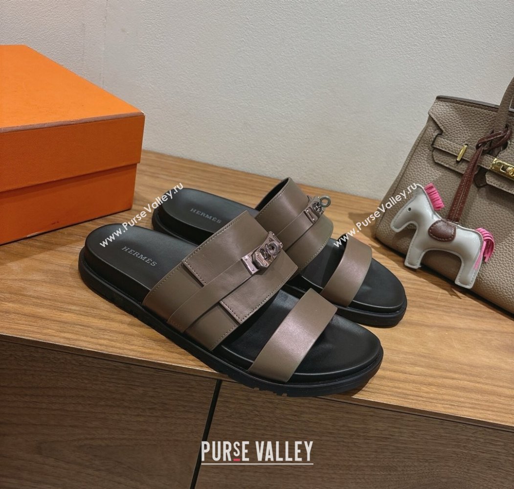 Hermes Jackson Flat Slides Sandal in Smooth Calfskin Khaki 2025 H082008 (XC-250820089)