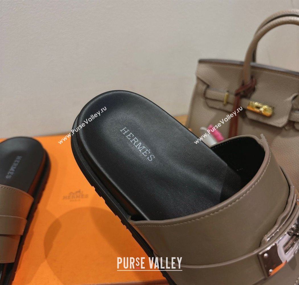 Hermes Jackson Flat Slides Sandal in Smooth Calfskin Khaki 2025 H082008 (XC-250820089)