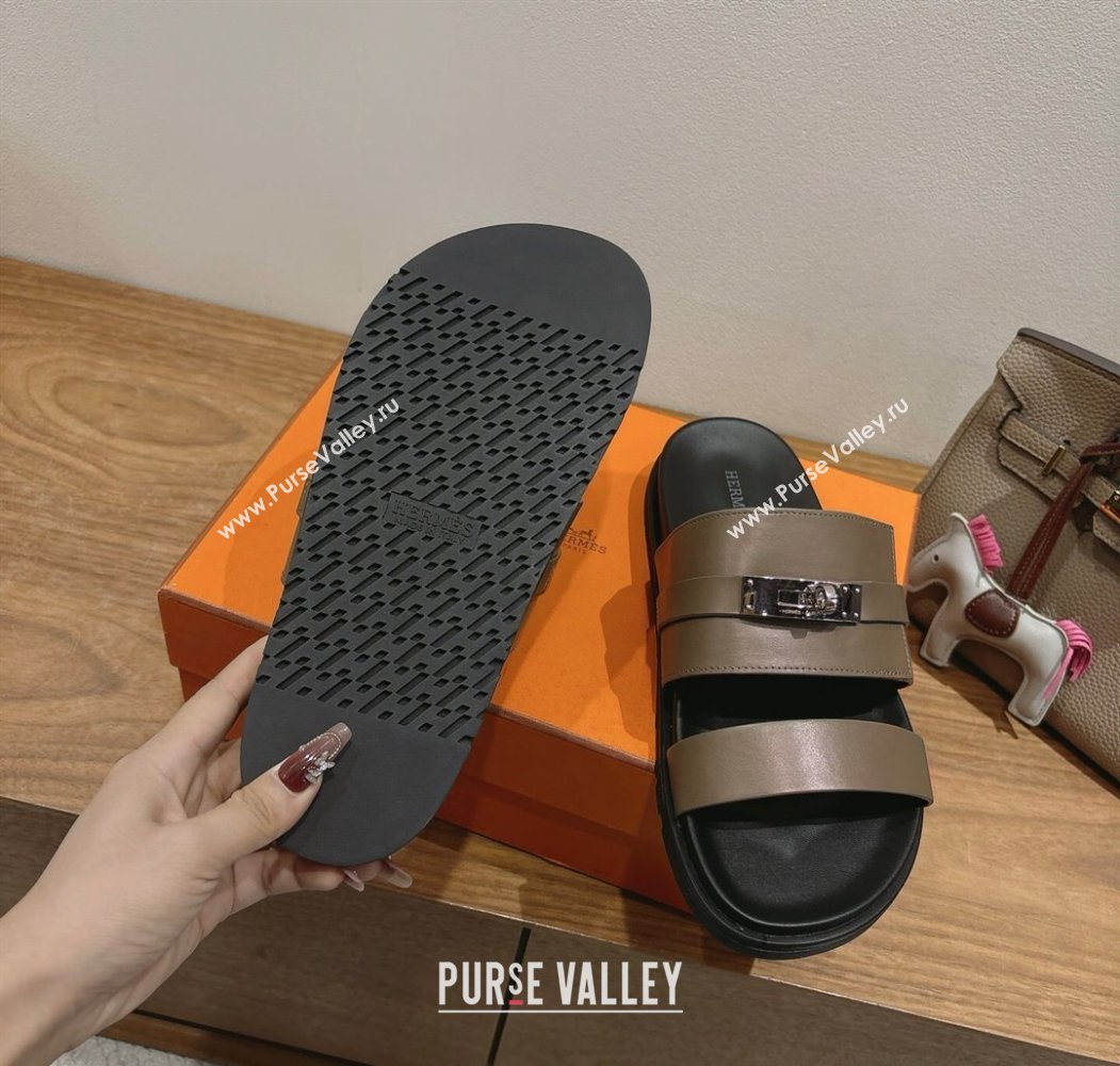 Hermes Jackson Flat Slides Sandal in Smooth Calfskin Khaki 2025 H082008 (XC-250820089)