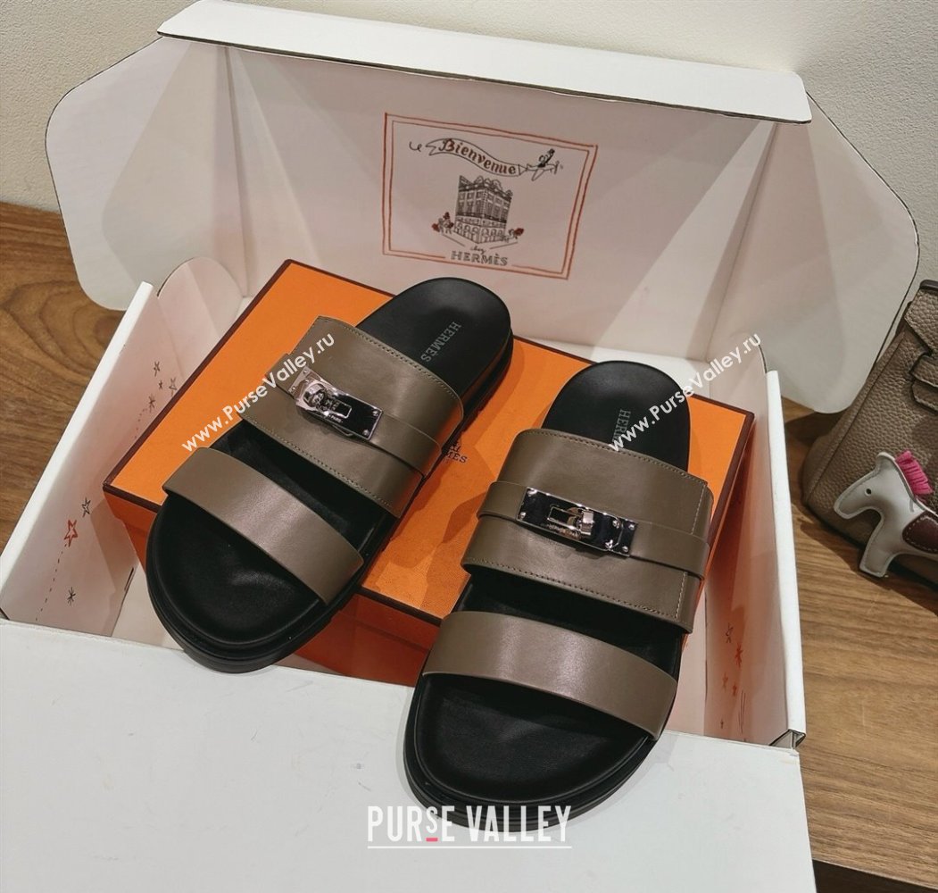 Hermes Jackson Flat Slides Sandal in Smooth Calfskin Khaki 2025 H082008 (XC-250820089)