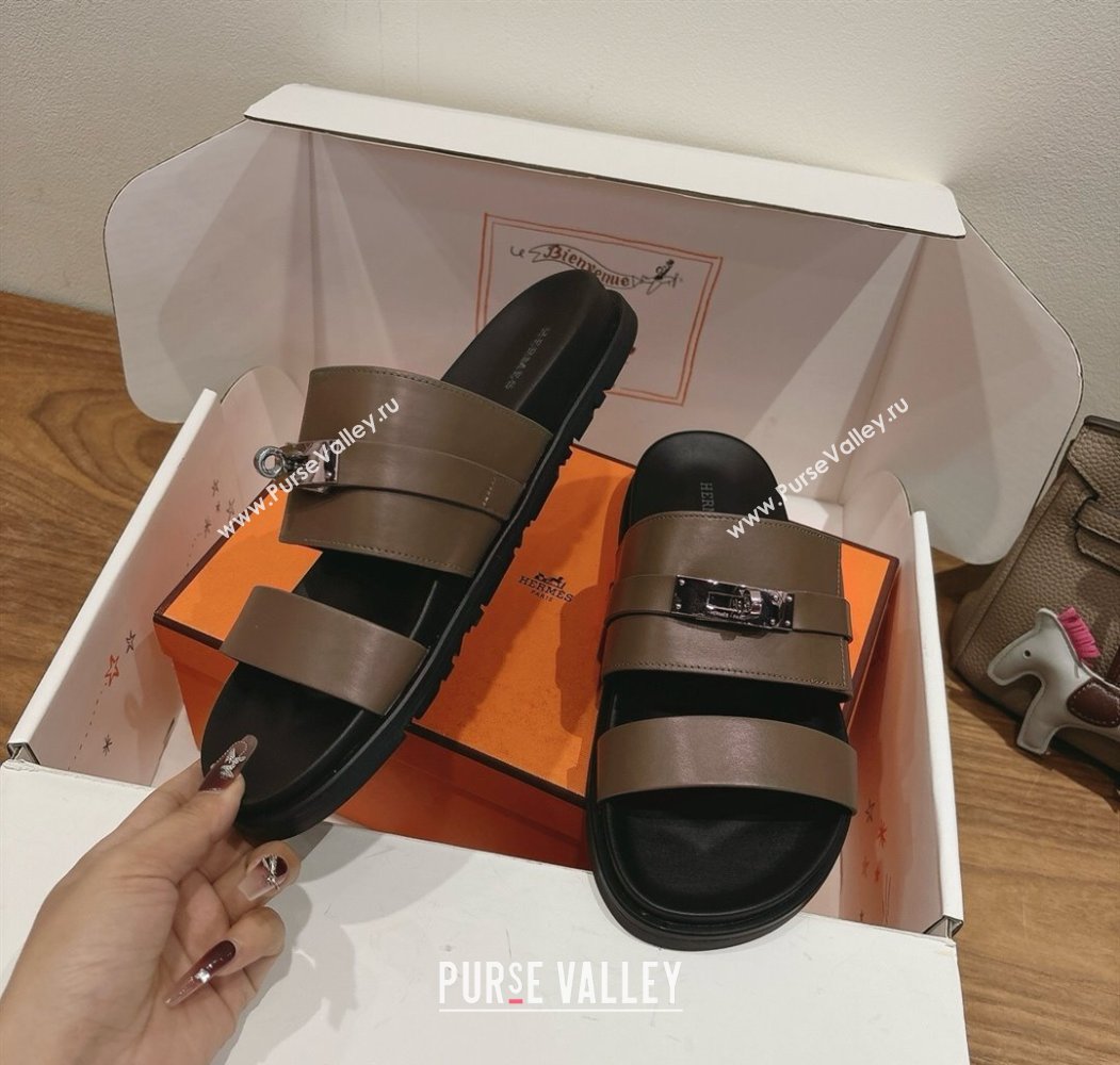 Hermes Jackson Flat Slides Sandal in Smooth Calfskin Khaki 2025 H082008 (XC-250820089)