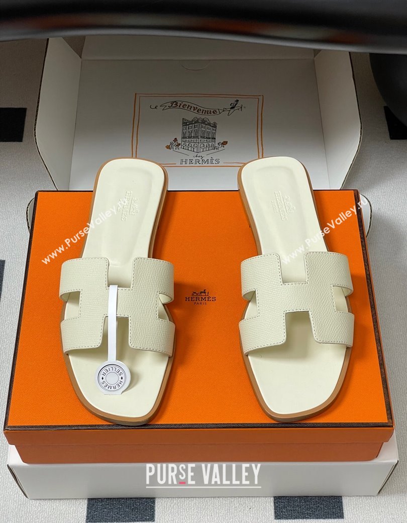 Hermes Oran Classic Flat Slides Sandal in Palm-Grained Calfskin Pale Yellow 2025 0819 (MD-250819002)