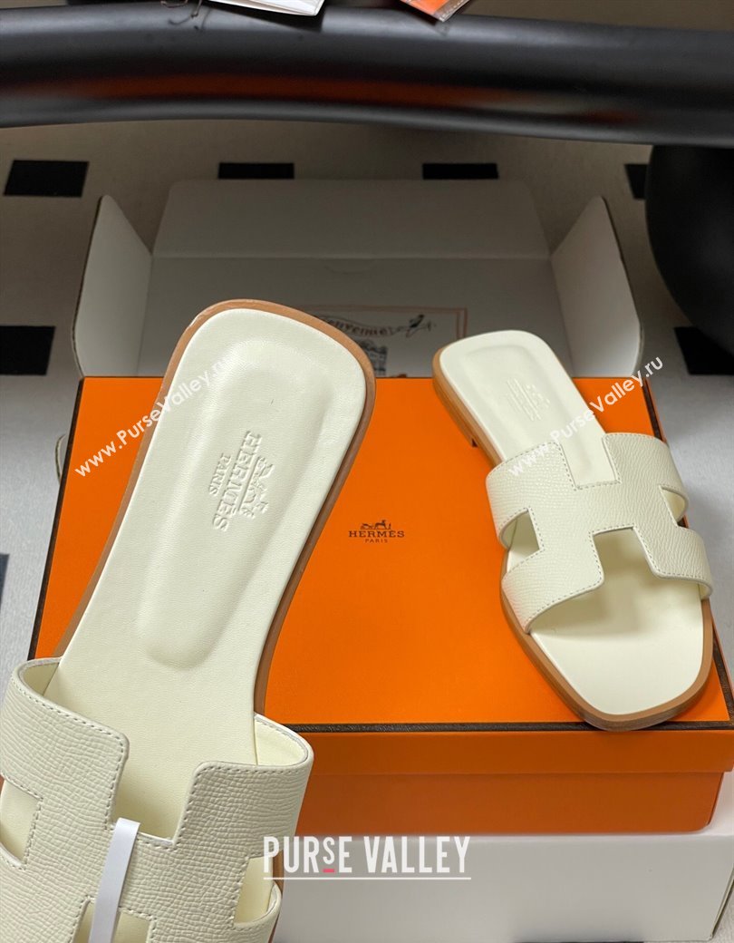 Hermes Oran Classic Flat Slides Sandal in Palm-Grained Calfskin Pale Yellow 2025 0819 (MD-250819002)