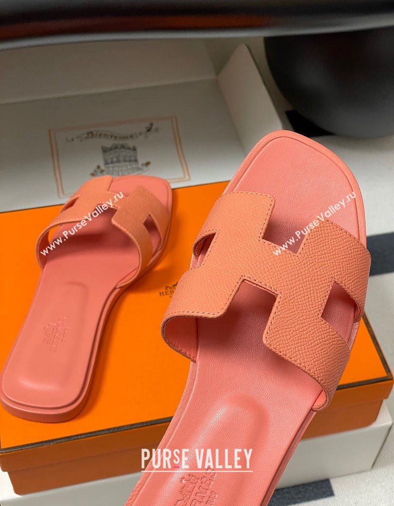 Hermes Oran Classic Flat Slides Sandal in Palm-Grained Calfskin Peachy Pink 2025 0819 (MD-250819021)
