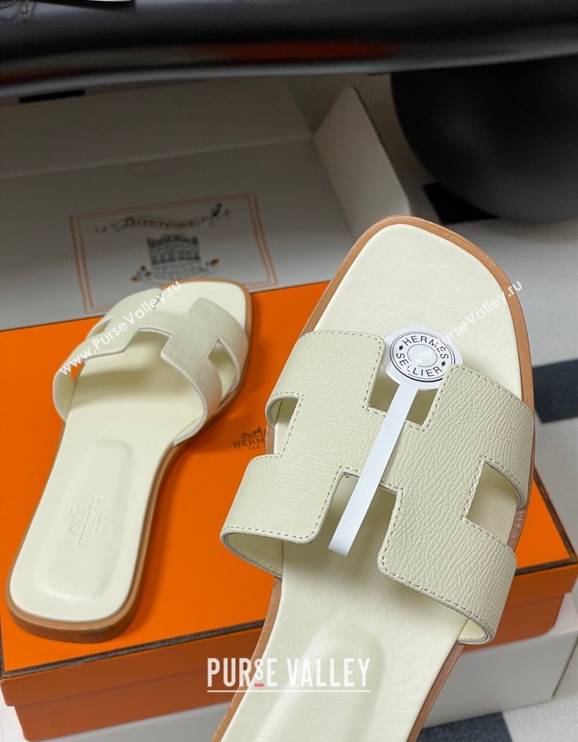 Hermes Oran Classic Flat Slides Sandal in Palm-Grained Calfskin Pale Yellow 2025 0819 (MD-250819002)