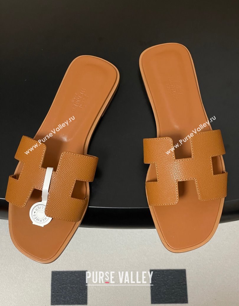 Hermes Oran Classic Flat Slides Sandal in Palm-Grained Calfskin Brown 2025 H081803 (MD-250819025)
