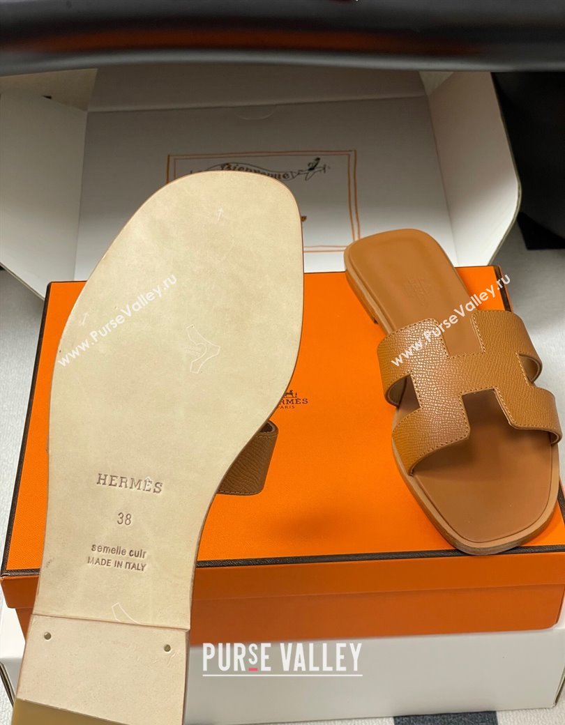 Hermes Oran Classic Flat Slides Sandal in Palm-Grained Calfskin Brown 2025 H081803 (MD-250819025)