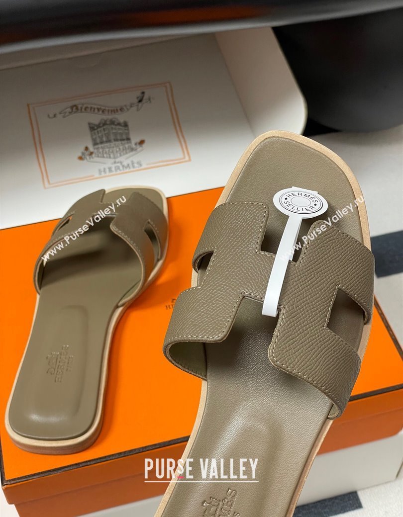 Hermes Oran Classic Flat Slides Sandal in Palm-Grained Calfskin Elephant 2025 H081803 (MD-250819026)