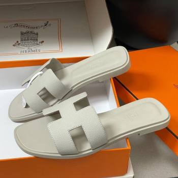 Hermes Oran Classic Flat Slides Sandal in Palm-Grained Calfskin Light Grey 2025 H081803 (MD-250819028)