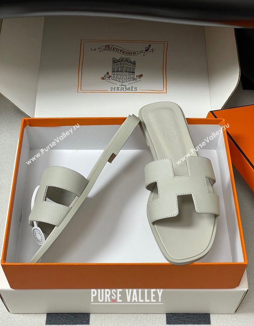 Hermes Oran Classic Flat Slides Sandal in Palm-Grained Calfskin Light Grey 2025 H081803 (MD-250819028)