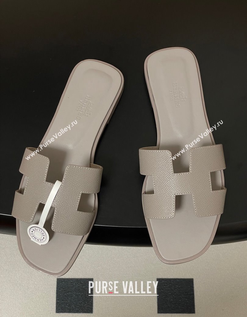 Hermes Oran Classic Flat Slides Sandal in Palm-Grained Calfskin Grey3 2025 H081803 (MD-250819029)