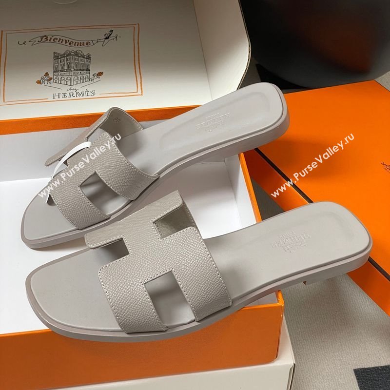 Hermes Oran Classic Flat Slides Sandal in Palm-Grained Calfskin Grey3 2025 H081803 (MD-250819029)