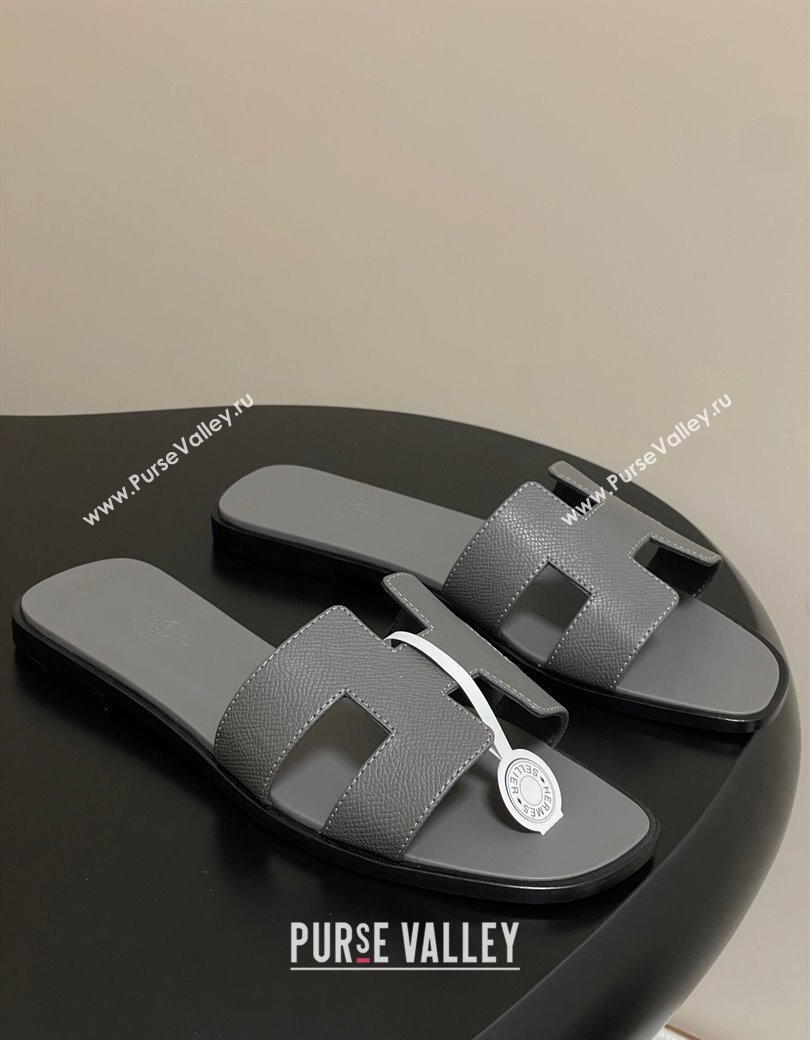 Hermes Oran Classic Flat Slides Sandal in Palm-Grained Calfskin Dark Grey 2025 H081803 (MD-250819030)