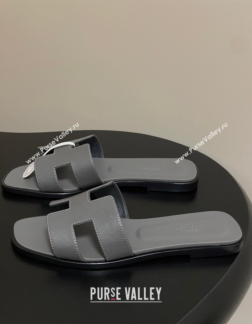 Hermes Oran Classic Flat Slides Sandal in Palm-Grained Calfskin Dark Grey 2025 H081803 (MD-250819030)