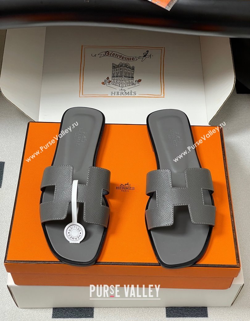 Hermes Oran Classic Flat Slides Sandal in Palm-Grained Calfskin Dark Grey 2025 H081803 (MD-250819030)
