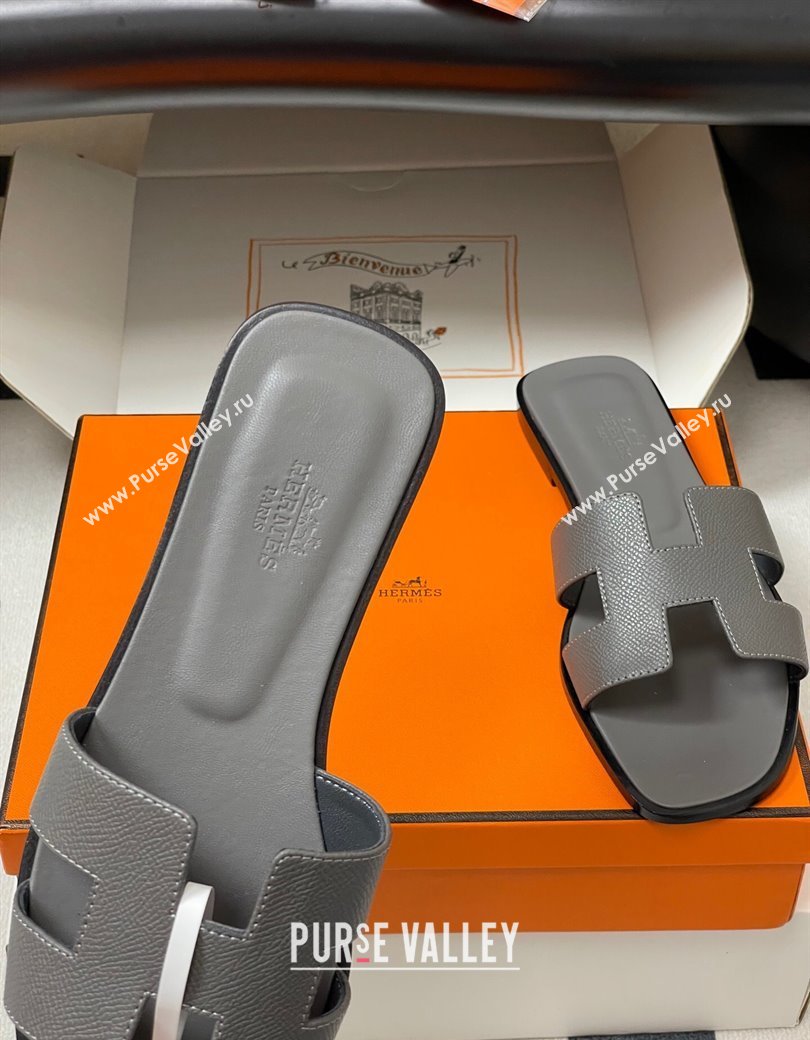 Hermes Oran Classic Flat Slides Sandal in Palm-Grained Calfskin Dark Grey 2025 H081803 (MD-250819030)