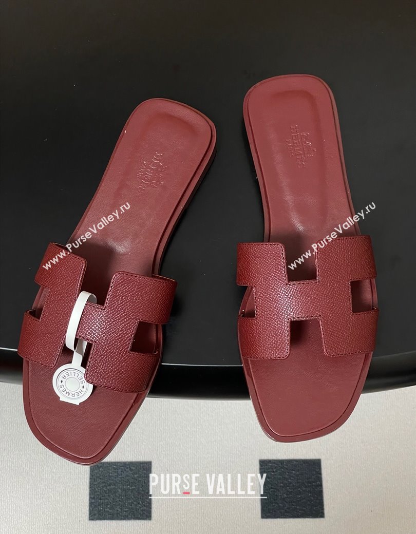 Hermes Oran Classic Flat Slides Sandal in Palm-Grained Calfskin Dark Burgundy 2025 H081803 (MD-250819034)