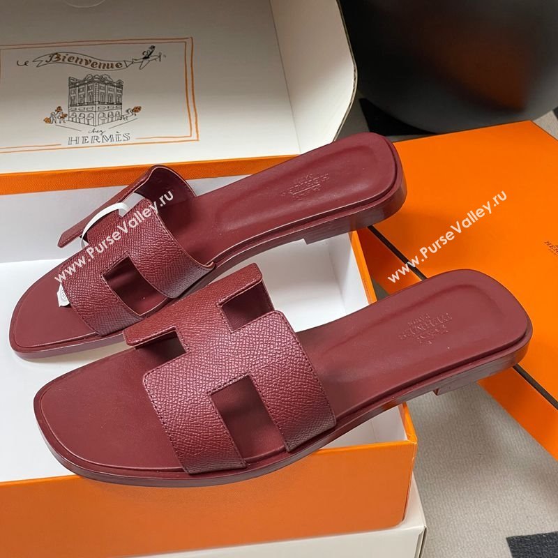 Hermes Oran Classic Flat Slides Sandal in Palm-Grained Calfskin Dark Burgundy 2025 H081803 (MD-250819034)