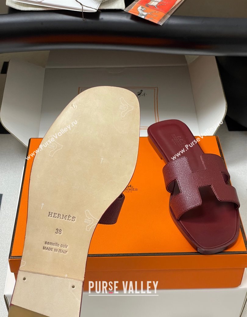Hermes Oran Classic Flat Slides Sandal in Palm-Grained Calfskin Dark Burgundy 2025 H081803 (MD-250819034)