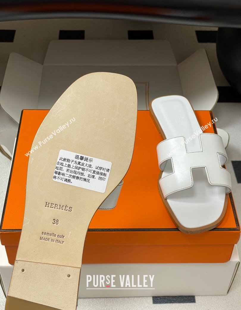 Hermes Oran Classic Flat Slides Sandal in Smooth Calfskin White 2025 H081803 (MD-250819040)