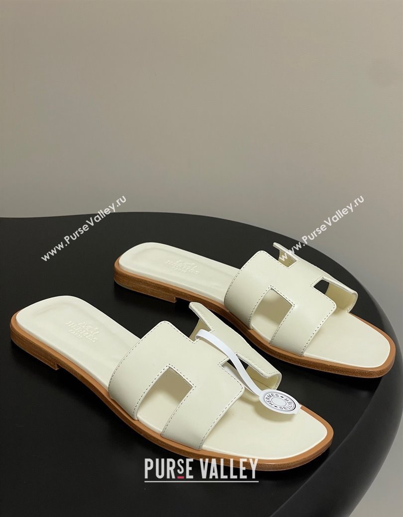 Hermes Oran Classic Flat Slides Sandal in Smooth Calfskin Pale Yellow 2025 H081803 (MD-250819041)