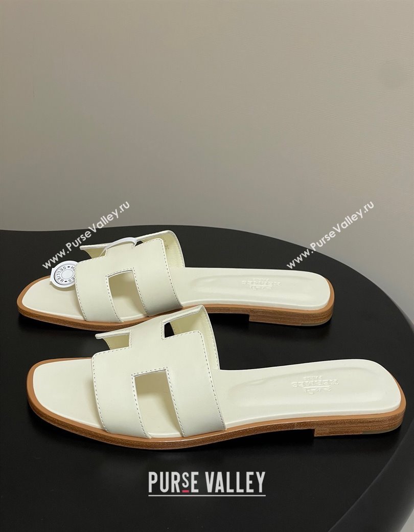 Hermes Oran Classic Flat Slides Sandal in Smooth Calfskin Pale Yellow 2025 H081803 (MD-250819041)