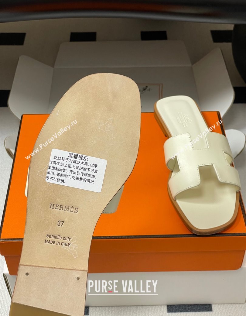 Hermes Oran Classic Flat Slides Sandal in Smooth Calfskin Pale Yellow 2025 H081803 (MD-250819041)