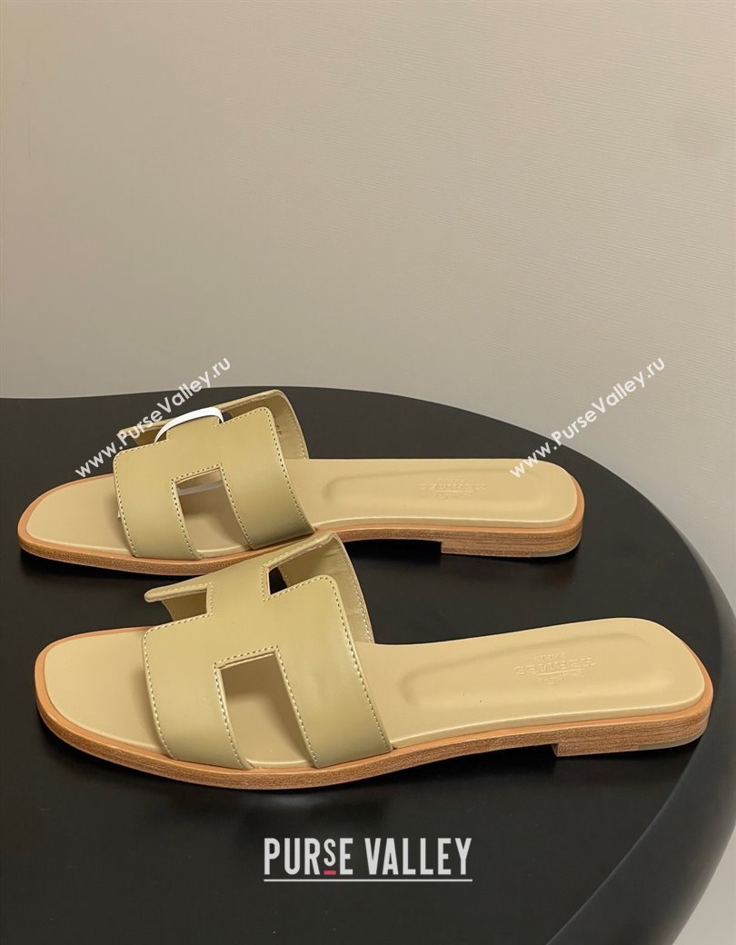 Hermes Oran Classic Flat Slides Sandal in Smooth Calfskin Beige 2025 H081803 (MD-250819045)