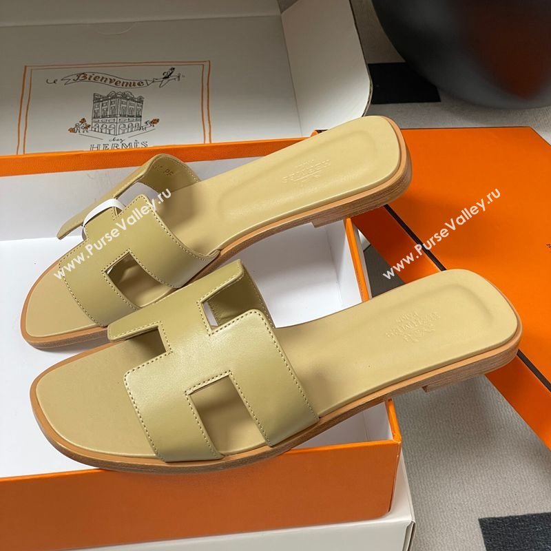 Hermes Oran Classic Flat Slides Sandal in Smooth Calfskin Beige 2025 H081803 (MD-250819045)