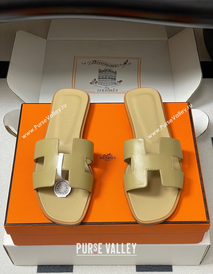 Hermes Oran Classic Flat Slides Sandal in Smooth Calfskin Beige 2025 H081803 (MD-250819045)