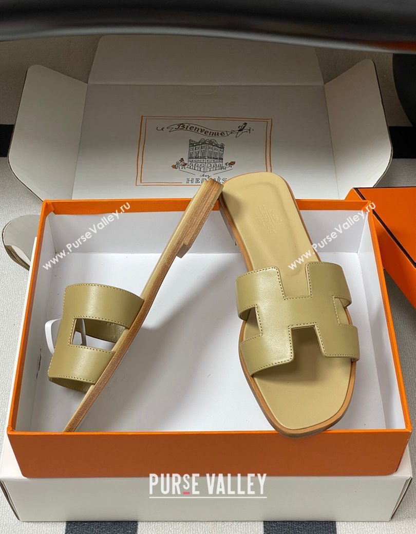 Hermes Oran Classic Flat Slides Sandal in Smooth Calfskin Beige 2025 H081803 (MD-250819045)