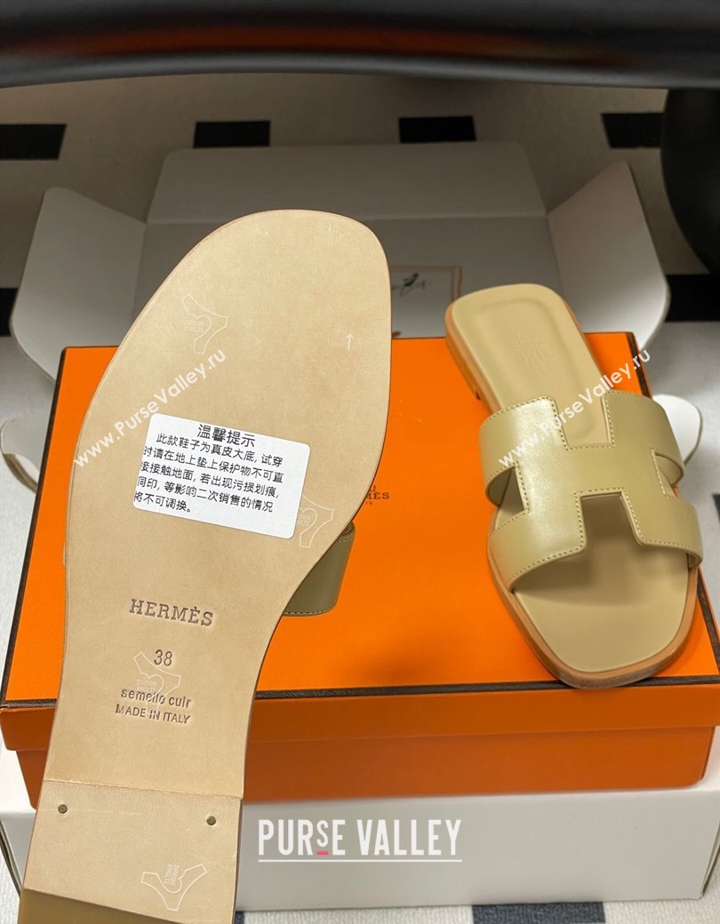 Hermes Oran Classic Flat Slides Sandal in Smooth Calfskin Beige 2025 H081803 (MD-250819045)