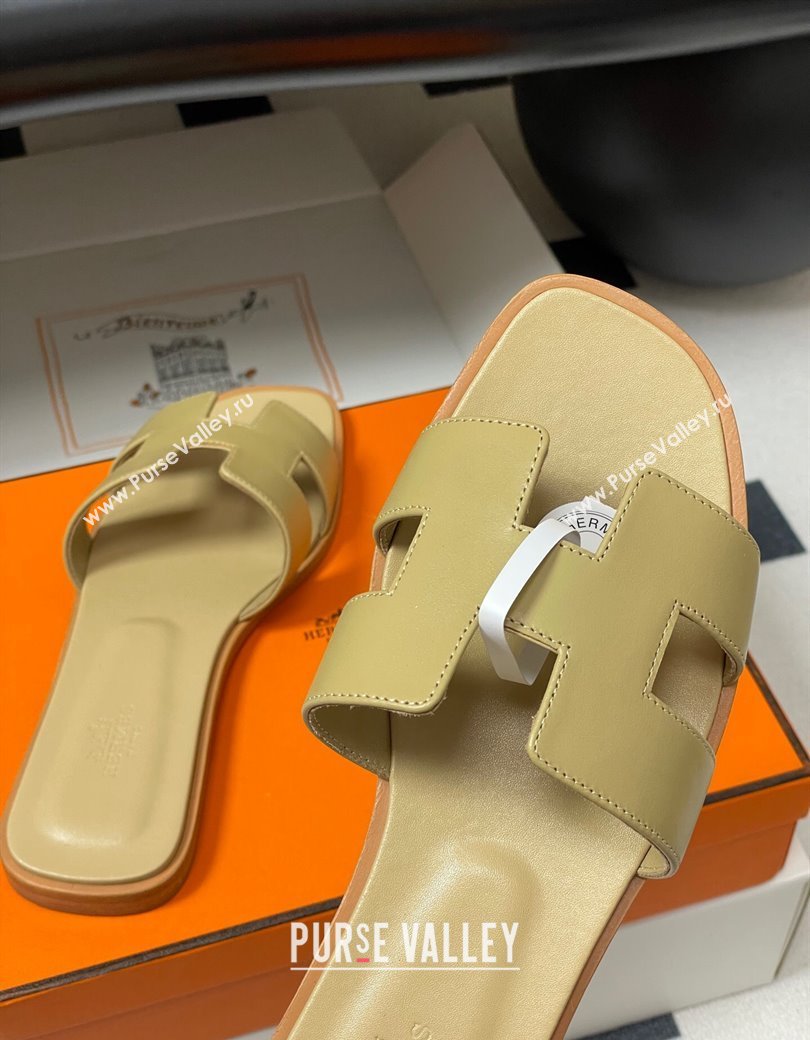 Hermes Oran Classic Flat Slides Sandal in Smooth Calfskin Beige 2025 H081803 (MD-250819045)