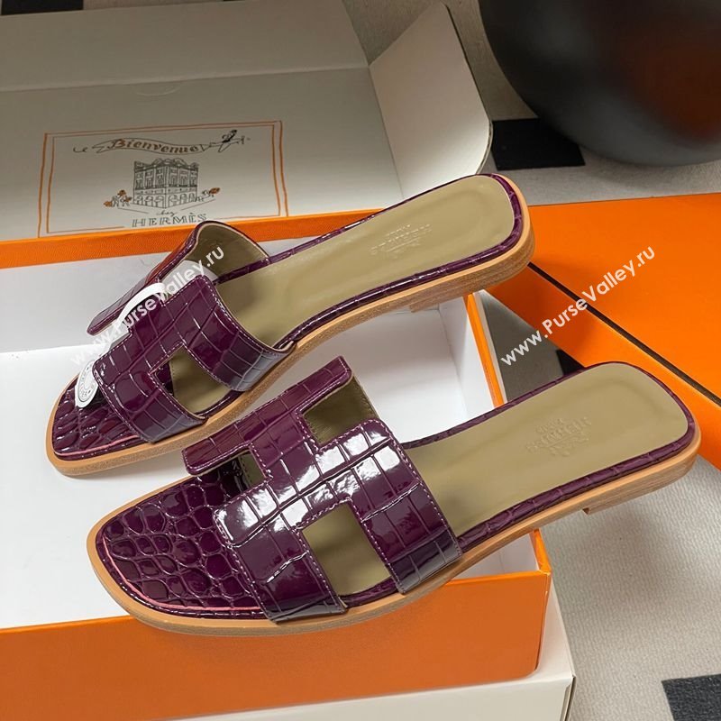Hermes Oran Classic Flat Slides Sandal in Crocodile Embossed Calfskin Dark Purple 2025 H081803 (MD-250819050)