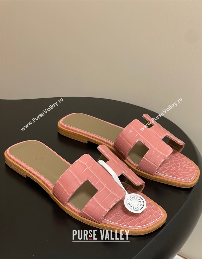 Hermes Oran Classic Flat Slides Sandal in Crocodile Embossed Calfskin Light Pink 2025 H081803 (MD-250819051)